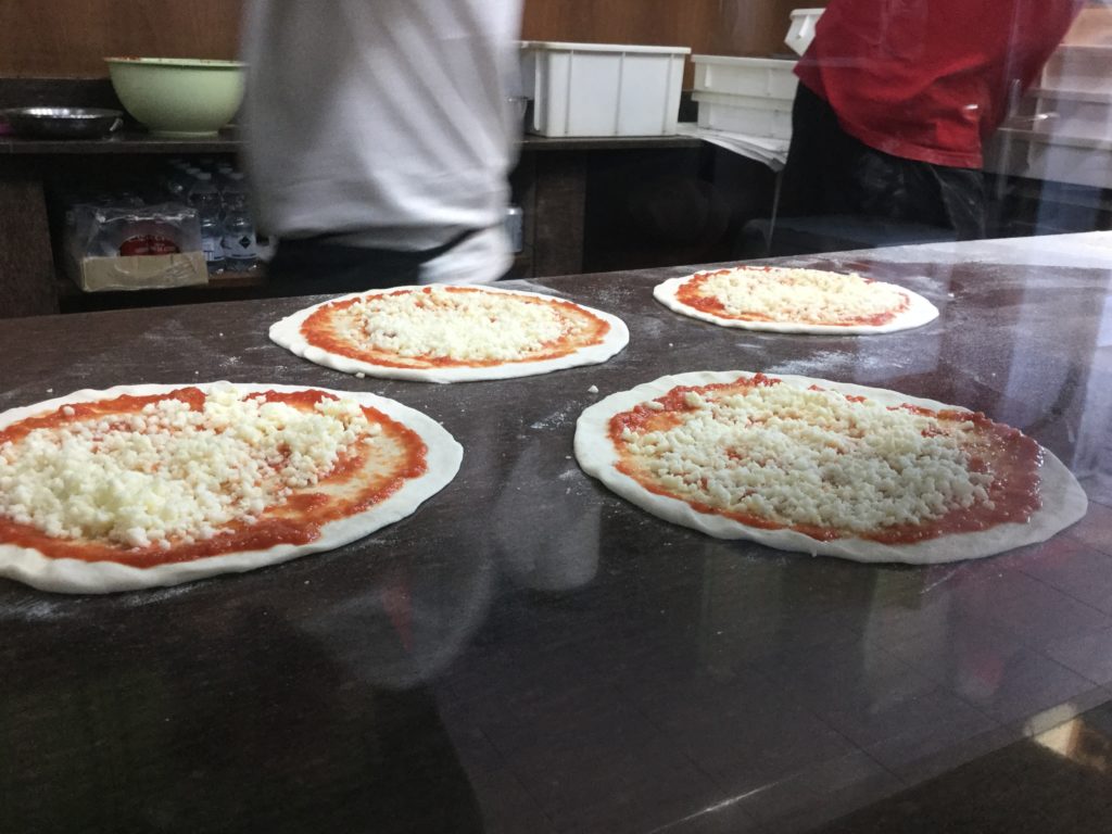 La preparazione delle pizze